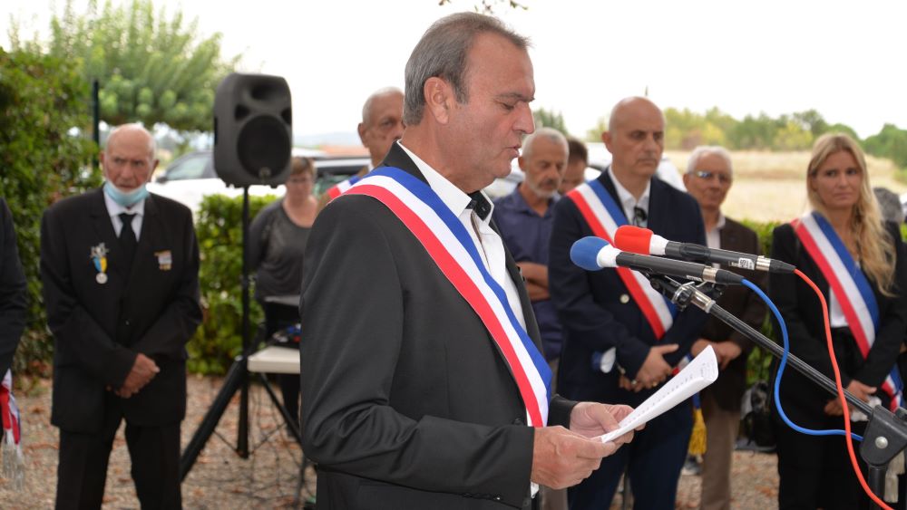 ceremonie personnes le maire les elus