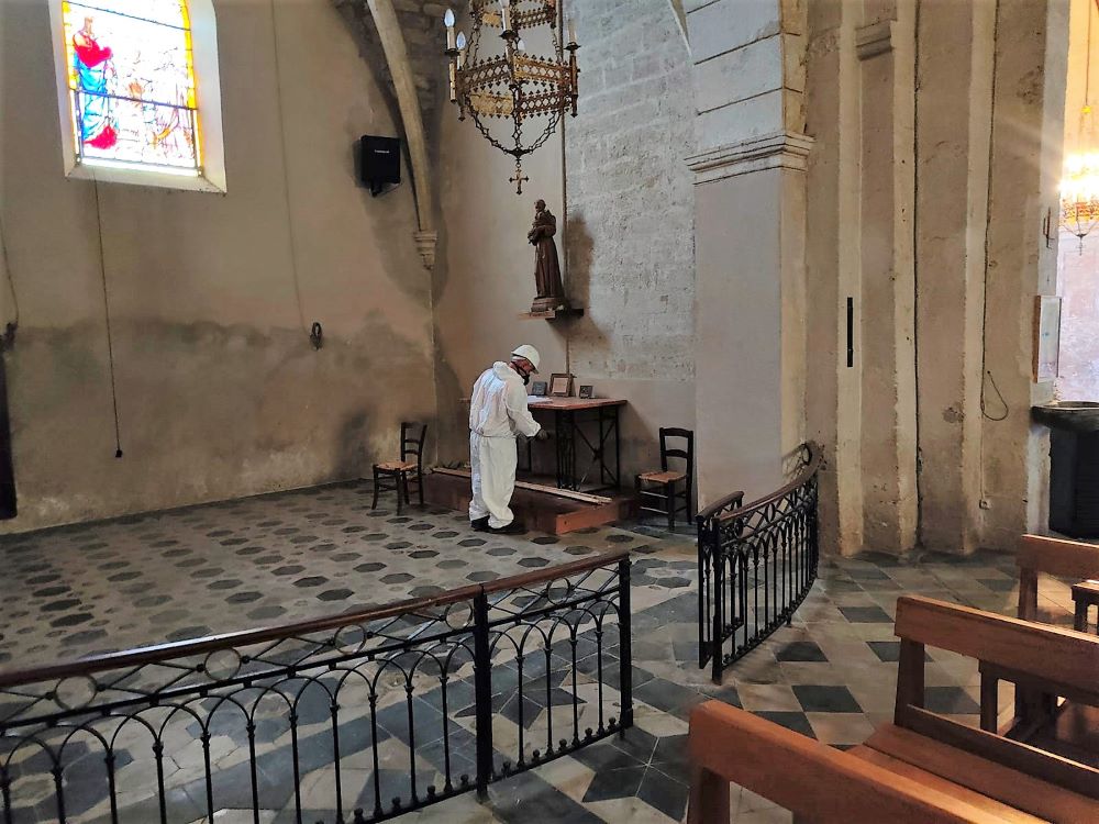 ouvrier eglise cucuron