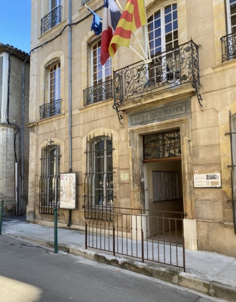 mairie de Cucuron au coeur de ce magnifique petit village provençal