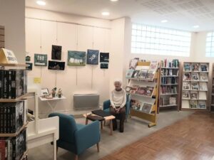 bibliotheque exposition livres tableaux sculptures