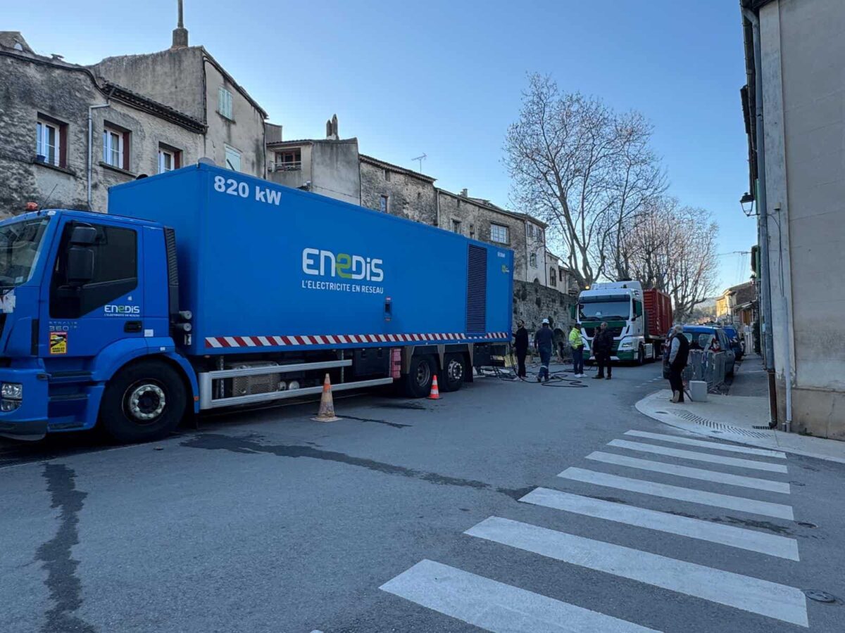 chantier ouvriers camions