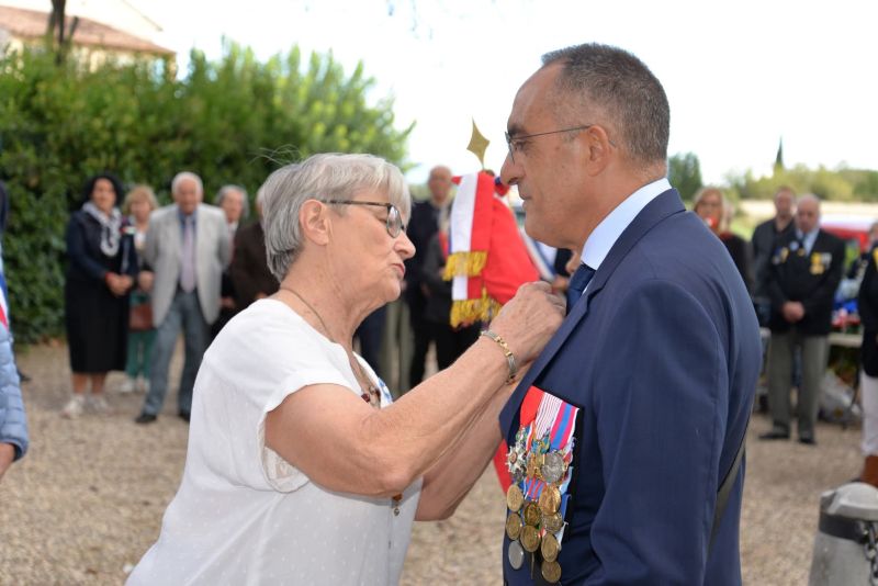 personnes drapeau medaille