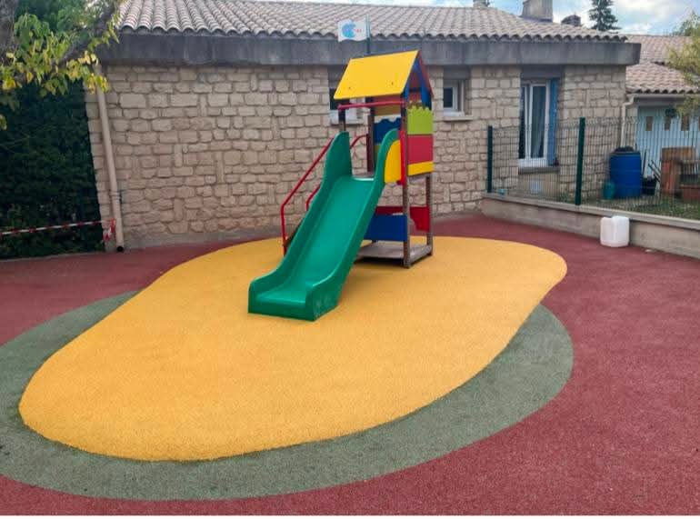 tobogan cour ecole