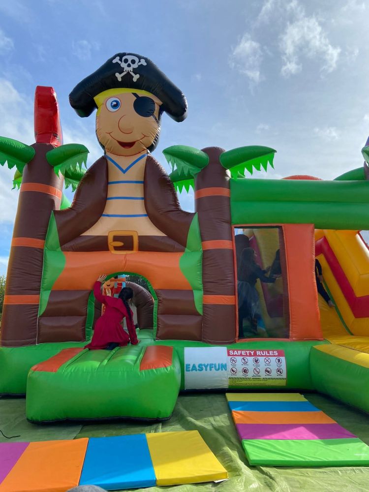 enfants chateau gonflable