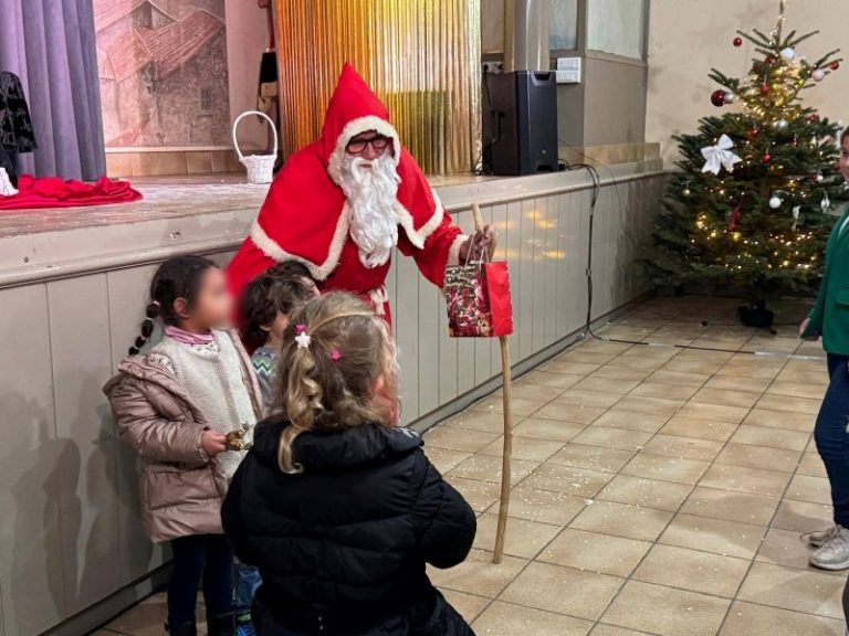 personnes enfants pere noel