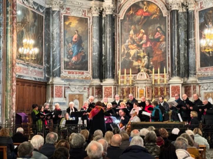 eglise nef personnes