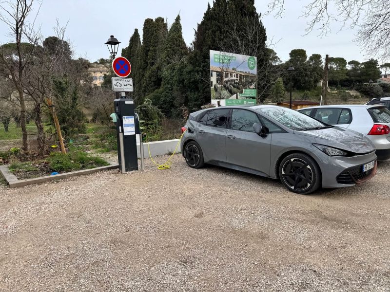 voiture chargeur electrique