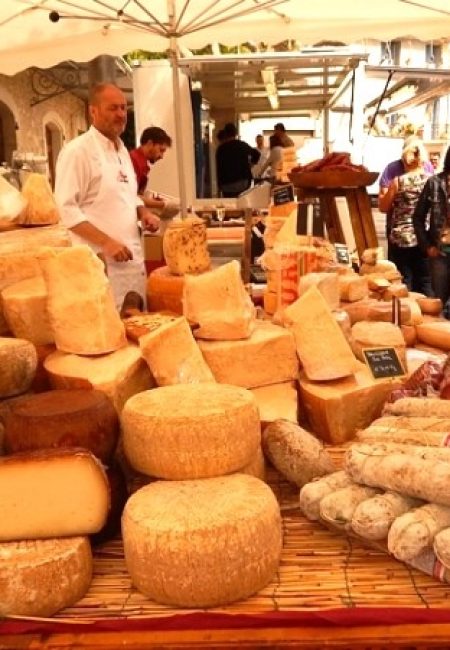marche de banon etal fromage