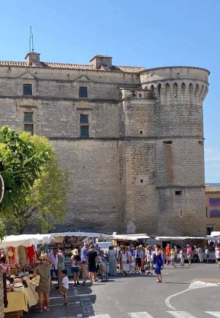 marche gordes chateau personnes